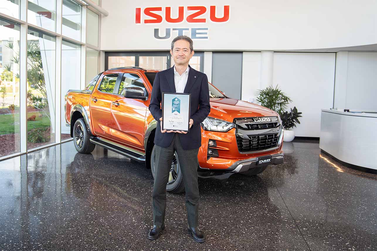 Isuzu UTE 2021 Managing Director Mr Hiroyasu Sato with the Roy Morgan Car Manufacturer of the Year Award