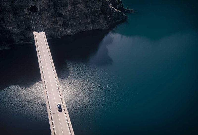 XC40 on a bridge