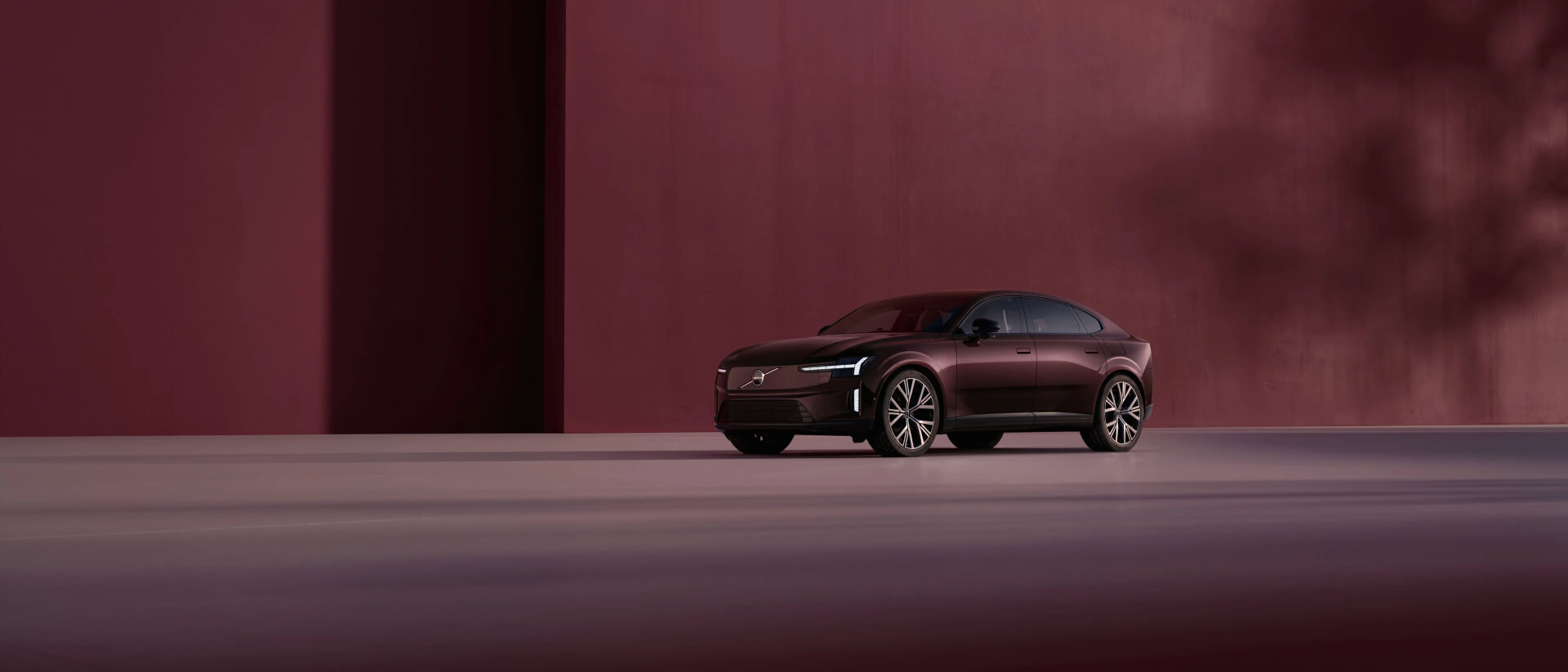 Explore Volvo<br/>Electric Service Plans Image